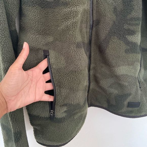 Abercrombie & Fitch Camouflage Sherpa Fleece Jacket - Picture 7 of 16